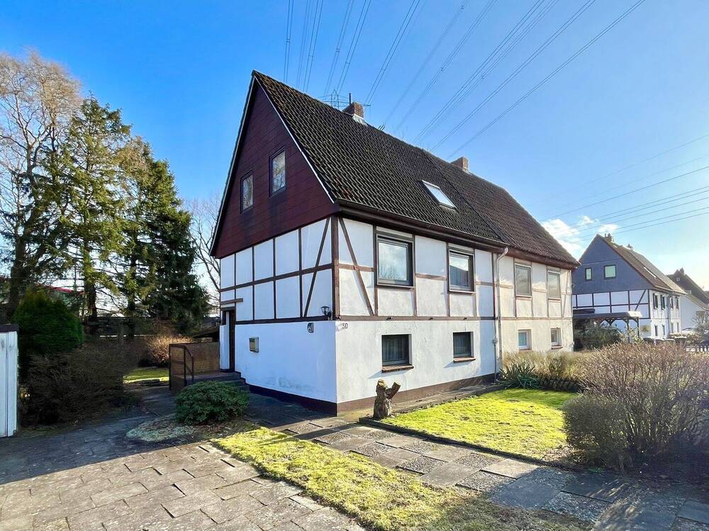 Thumbnail-Doppelhaushälfte in Neuland mit großem Grundstück und Entwicklungspotential