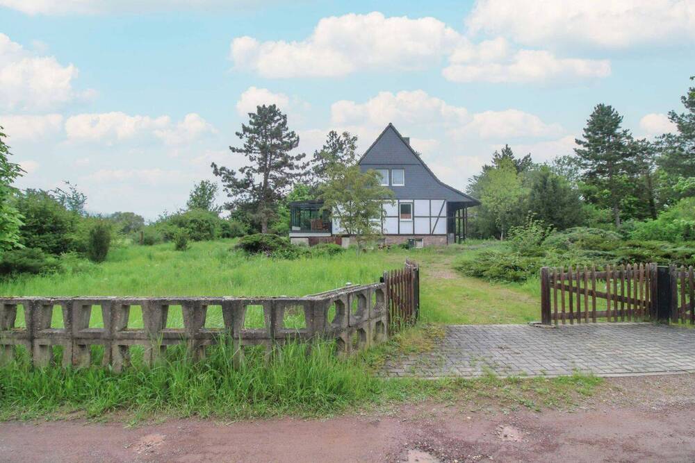 Thumbnail-Sanierungsbedarf - ehem. DDR-Bau - 4 Zimmer mit 3.555 m² Grundstück - Direkt an der B 100
