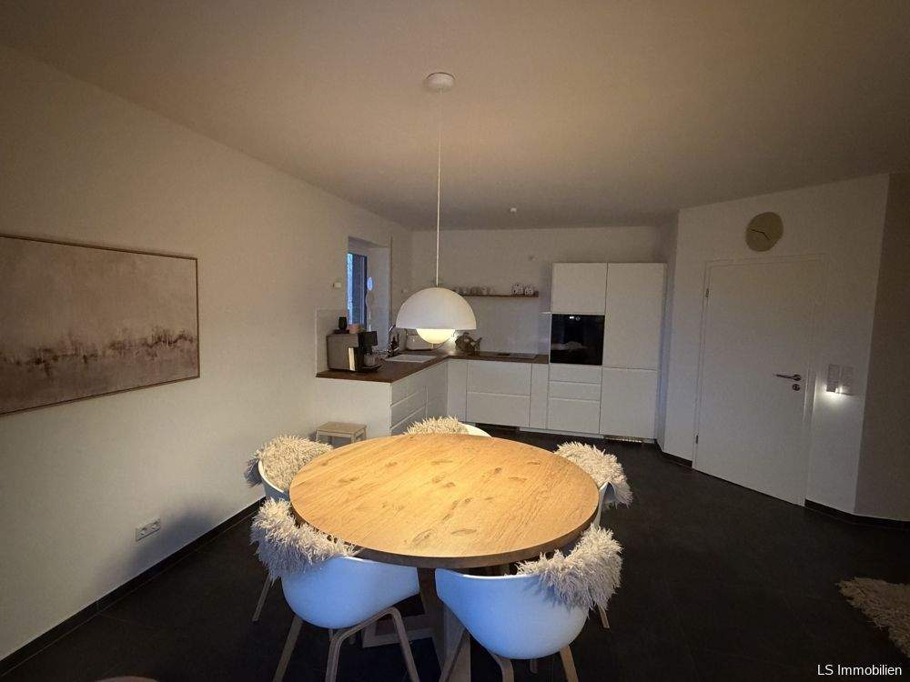 Thumbnail-Attraktive Doppelhaushälfte mit Garten und Carport