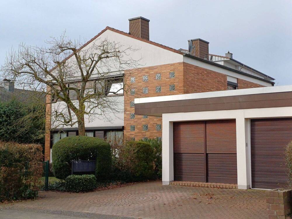 Thumbnail-Einfamilienhaus mit Bürotrakt in bevorzugter Lage von Warburg - Wohnen & Arbeiten vereint