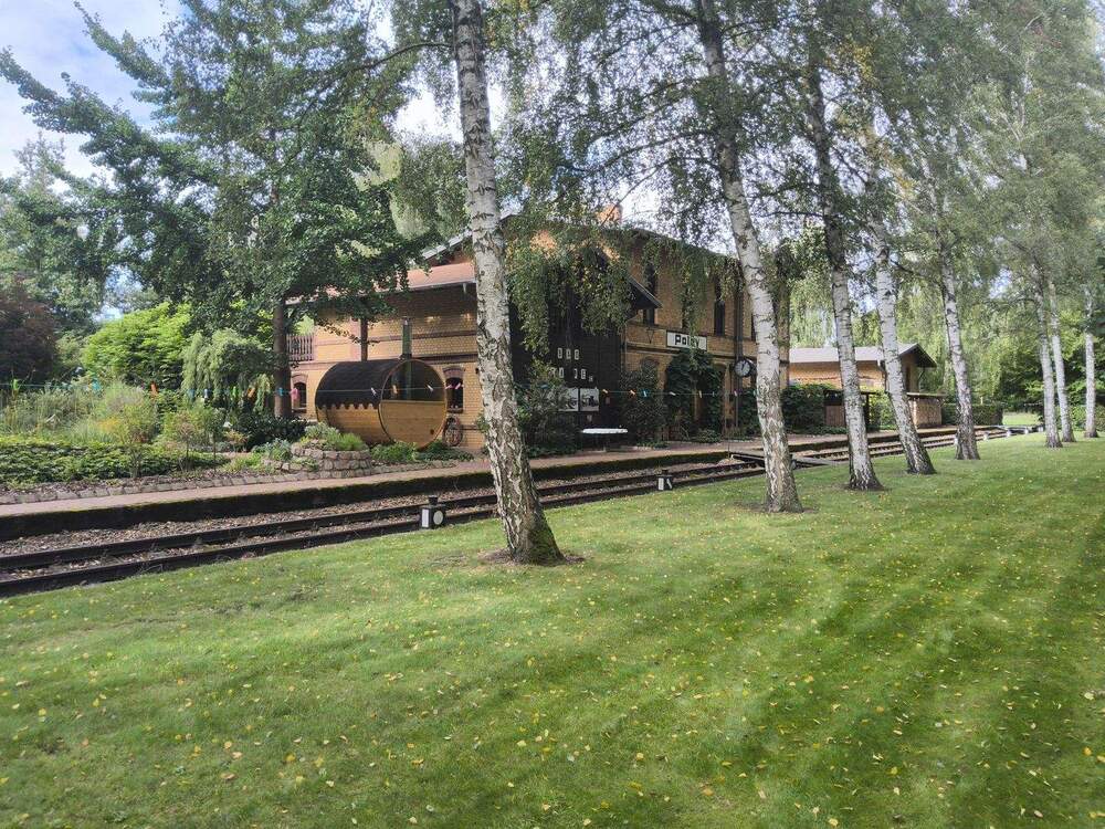 Thumbnail-Stilvoll und Ruhig Leben im Bahnhof Poley