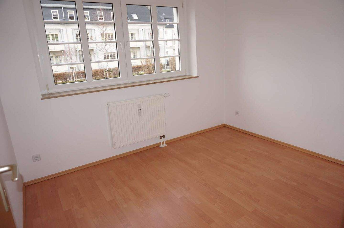 Thumbnail-Frei ab 1.4.26 ! Bad mit Dusche + Balkon am Wohnzi. + Stellplatz!