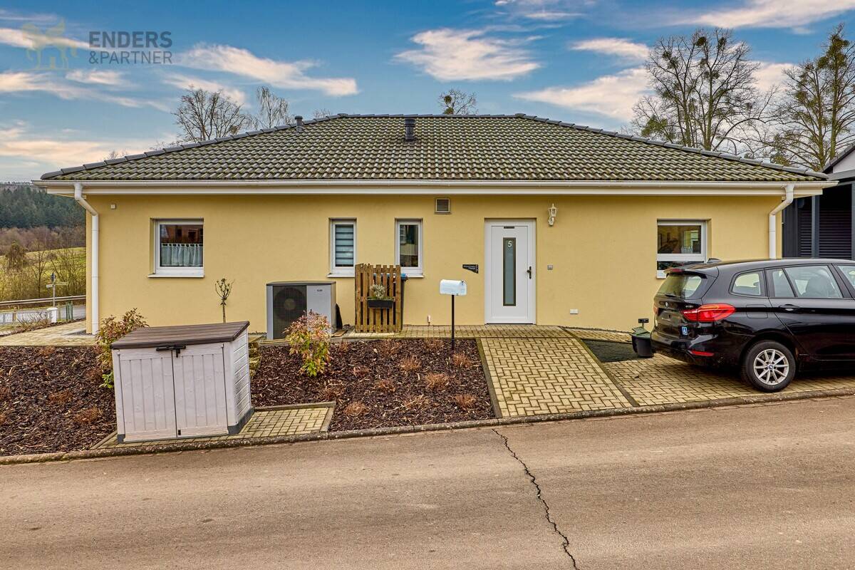 Thumbnail-Modernes Einfamilienhaus mit Terrasse, Garage & PV im Neubaugebiet Klausen