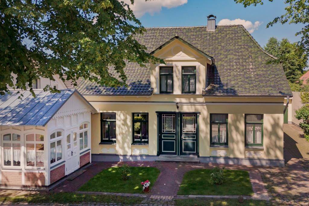 Thumbnail-Ein Unikat in Wustrow: Saniertes Kapitänshaus in Strandnähe