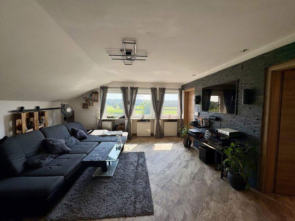 Thumbnail-Moderne 3 Zimmer DG Wohnung mit Garten und Garage