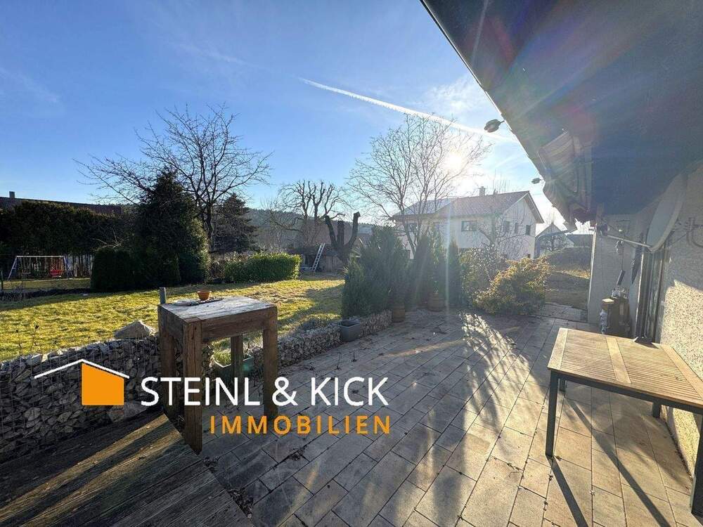 Thumbnail-Bungalow mit großer Doppelgarage