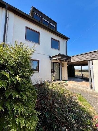 Thumbnail-Traumhafte Lage in Nürnberg Thon: Schönes REH mit großem Garten und Garage