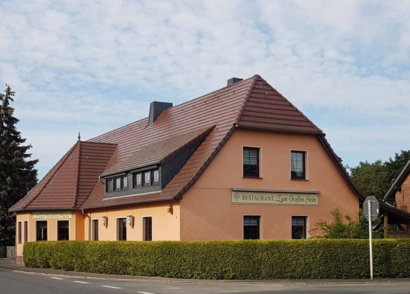 Wohn- und Geschäftshaus 1