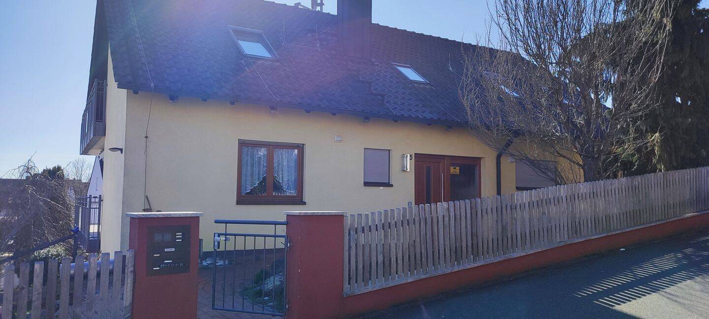 Thumbnail-Geräumiges Haus mit 3 Wohnungen und Doppelgarage