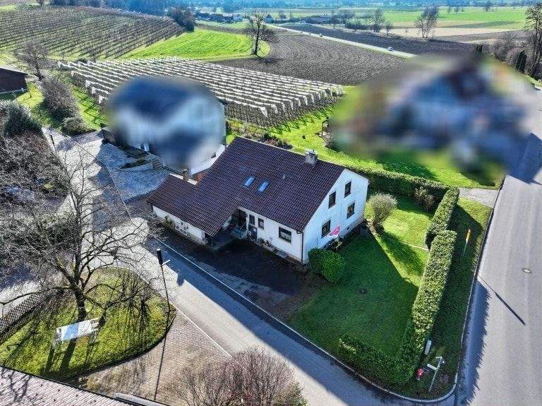 Thumbnail-GROSSZÜGIGES EIN-ZWEI-FAMILIENHAUS MIT GROSSEM GRUNDSTÜCK; FREI AB 01.05.2026