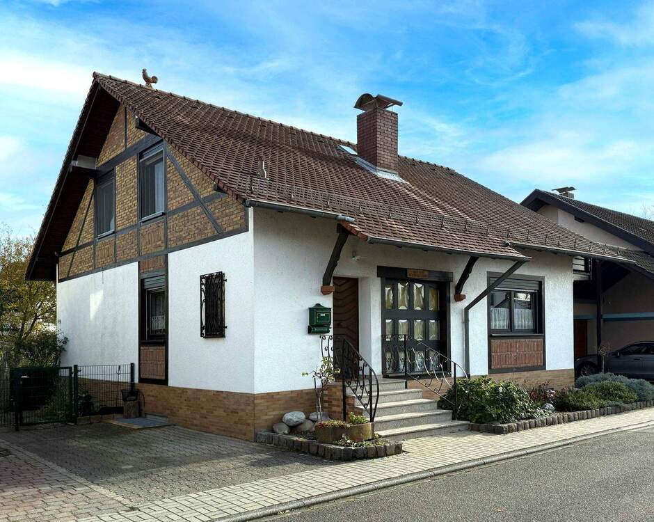 Thumbnail-Freistehendes Einfamilienhaus in ruhiger Lage von Brühl - mit großem Garten und viel Potenzial