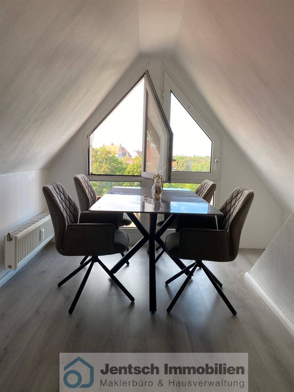 Thumbnail-Sehr schöne Dachgeschosswohnung im Zentrum Merseburgs zu verkaufen