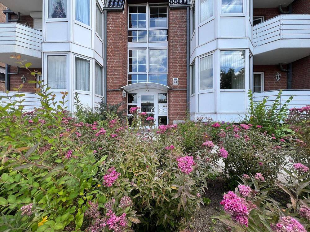 Thumbnail-2 Zimmer Wohnung mit Balkon und PKW- Stellplatz direkt hinter dem Deich