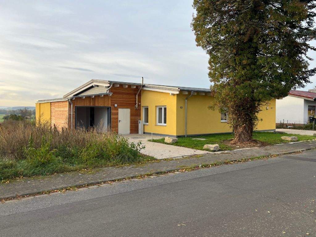 Thumbnail-Erstbezug nach Komplettsanierung - großer Garten und Fernblick barrierefreier Bungalow