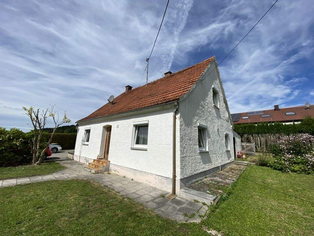 Thumbnail-Grundstück in Schiltberg - bebaut mit stark sanierungsbedürftigem EinfamilienhausAbrissobjekt