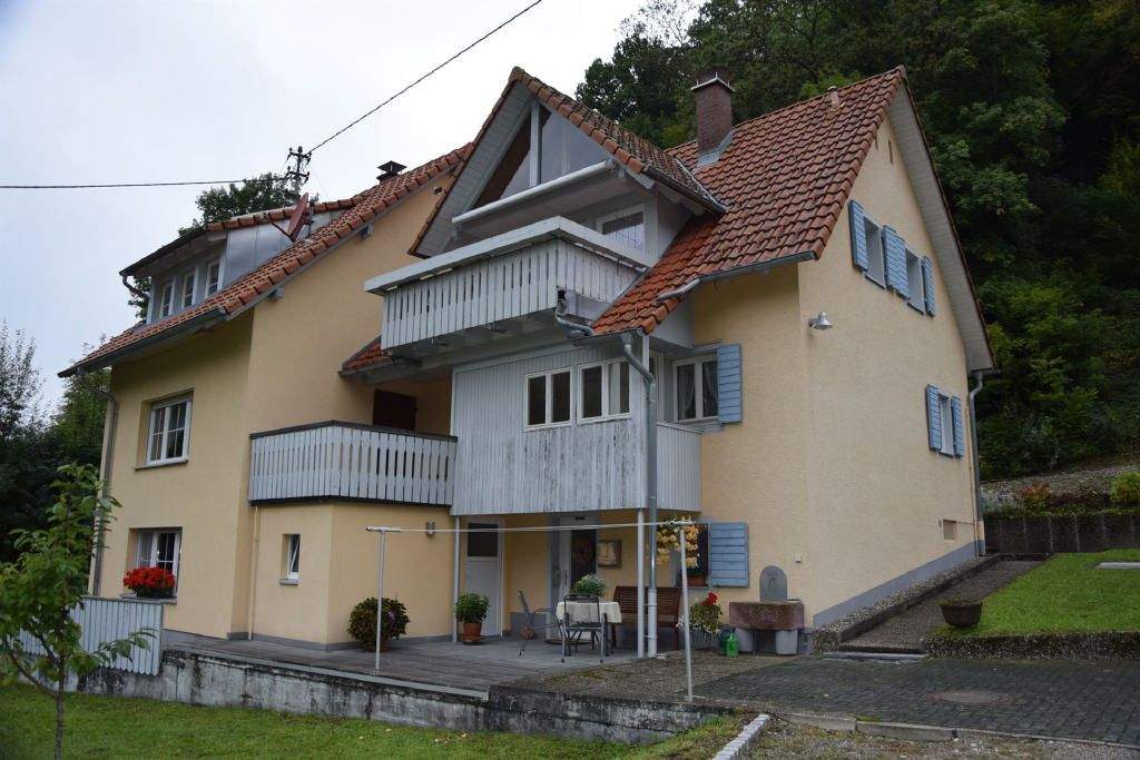 Thumbnail-Zweifamilienhaus mit Ferienwohnung auf großem Grundstück in Münstertal