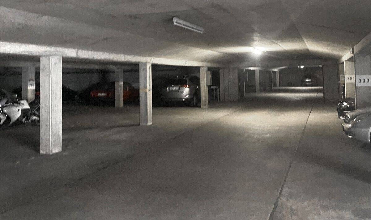 Thumbnail-1 Tiefgaragenstellplatz in Hannover, Vahrenwald-List am Standort Hinrichsring 20 - 28 zu erwerben.