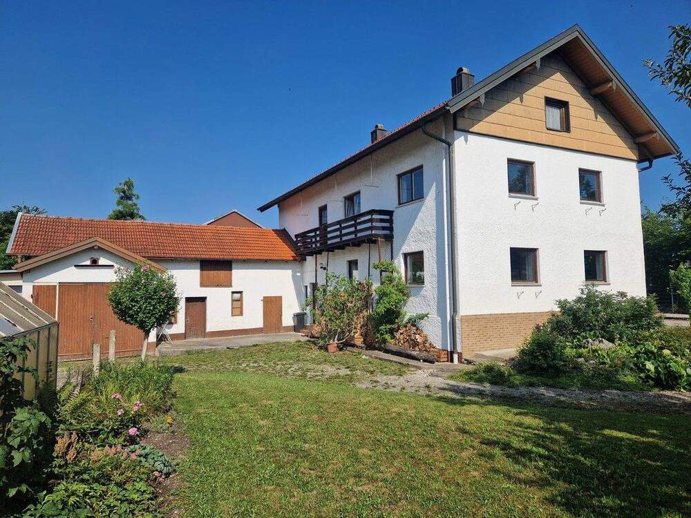 Thumbnail-Sanierungsbedürftiges Zweifamilienhaus auf schönem Eckgrundstück mit zwei Nebengebäuden