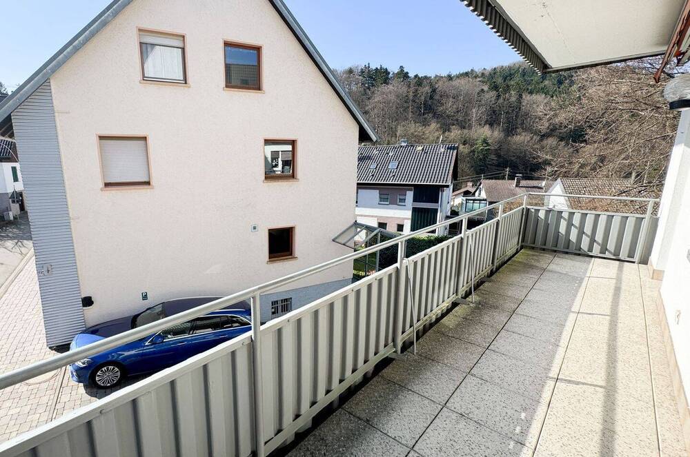 Thumbnail-3-ZIMMER-WOHNUNG mit 2 Balkons - in naturnaher Lage