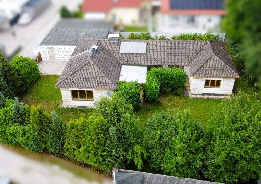 Thumbnail-**Ebenerdiger Wohnkomfort mit 200 m² Wohnfläche** Stilvoller, ruhig gelegener Bungalow mit Garten