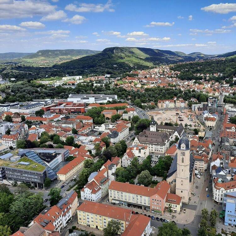 Thumbnail-Geräumige 1-Zimmer-Wohnung mit Balkon am Uni-Hauptgebäude