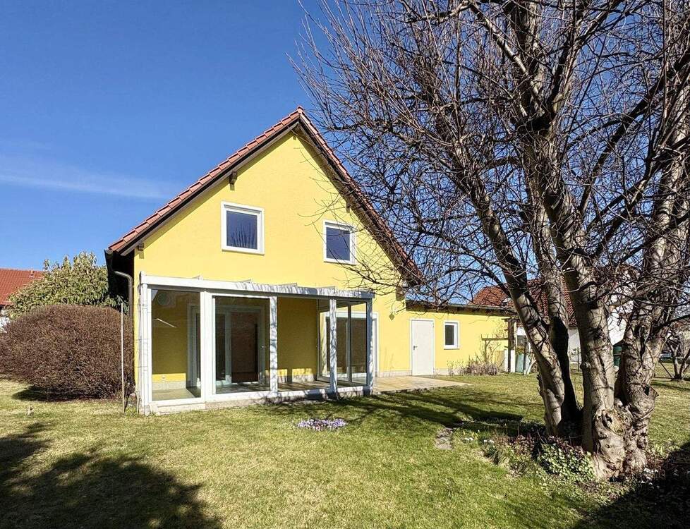 Thumbnail-Stilvoll mit Wintergarten und Garage