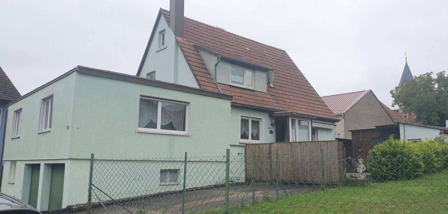 Thumbnail-Generationenhaus mit vielen Zimmern und Garten