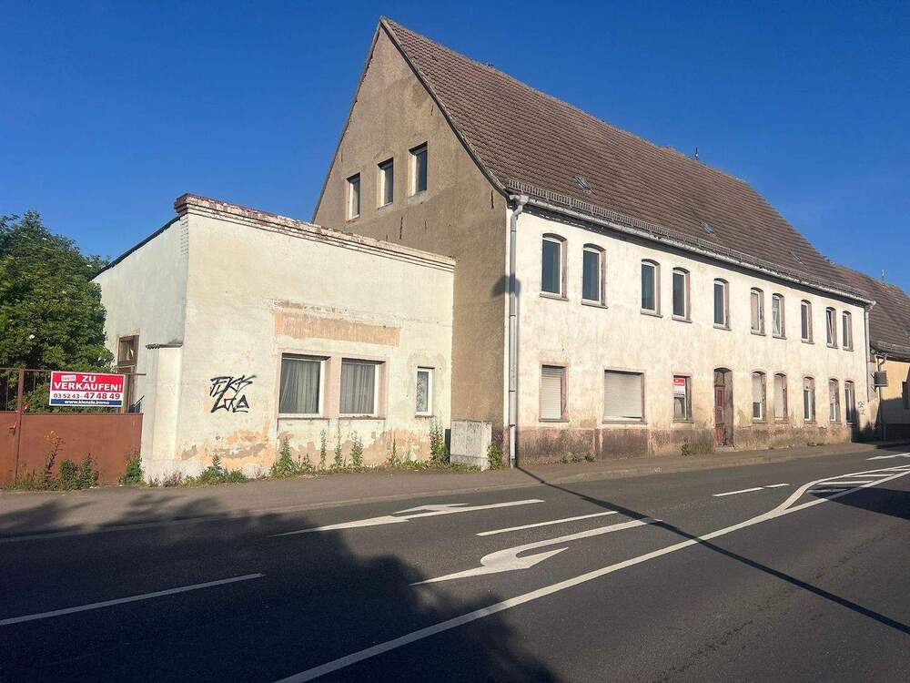 Thumbnail-Sanierungsbedürftiges Mehrfamilienhaus mit Gewerbepotenzial in Könnern