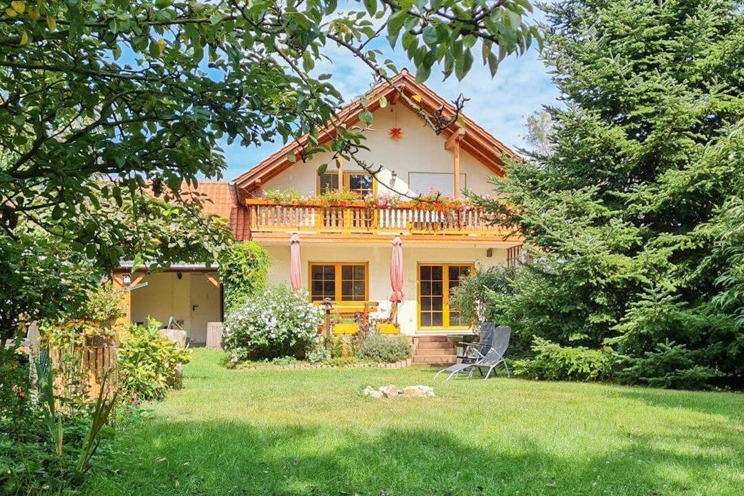 Hausansicht Garten