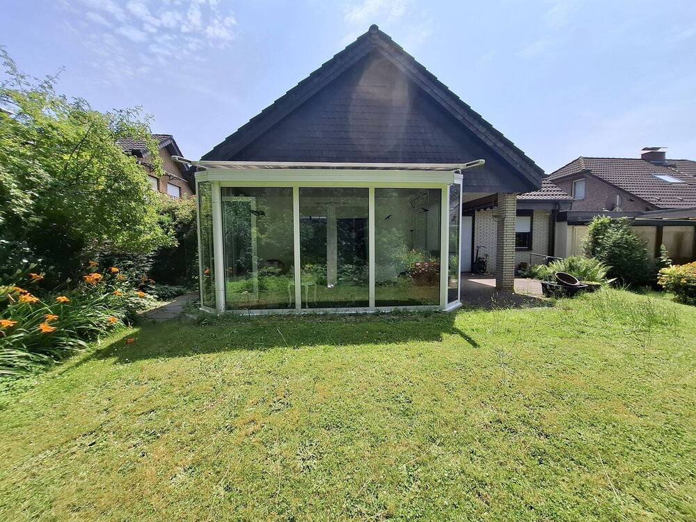 Thumbnail-Freistehendes Ein-Zweifamilienhaus mit Garten, Sauna und Kellerbar in ruhiger Sackgasse in Moers-Kapellen