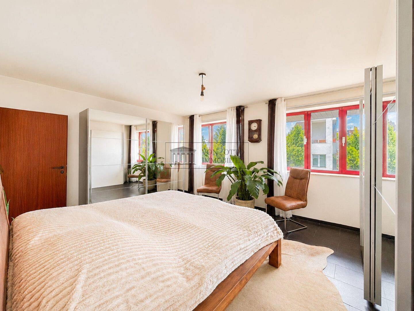 Thumbnail-Kölner-Süden! Direkt am Rhein: 4-Zimmer Wohnung mit Balkon, Aufzug und TG-Stellplatz