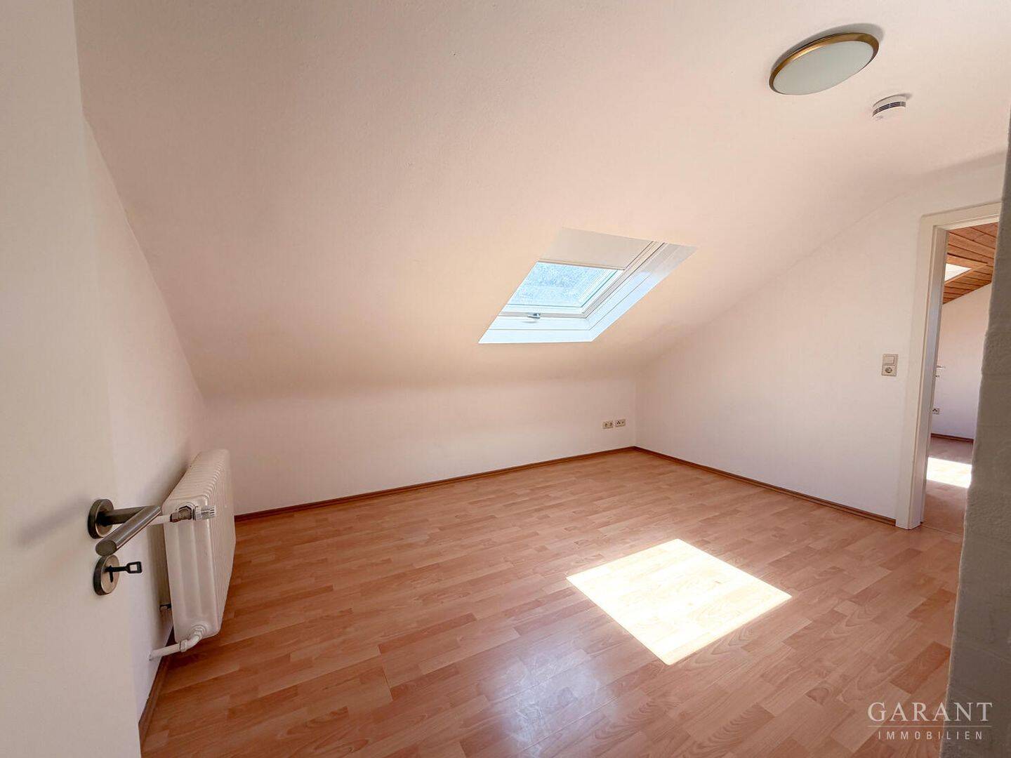 Thumbnail-Lichtdurchflutete Dachgeschoss-Wohnung in ruhiger Lage!