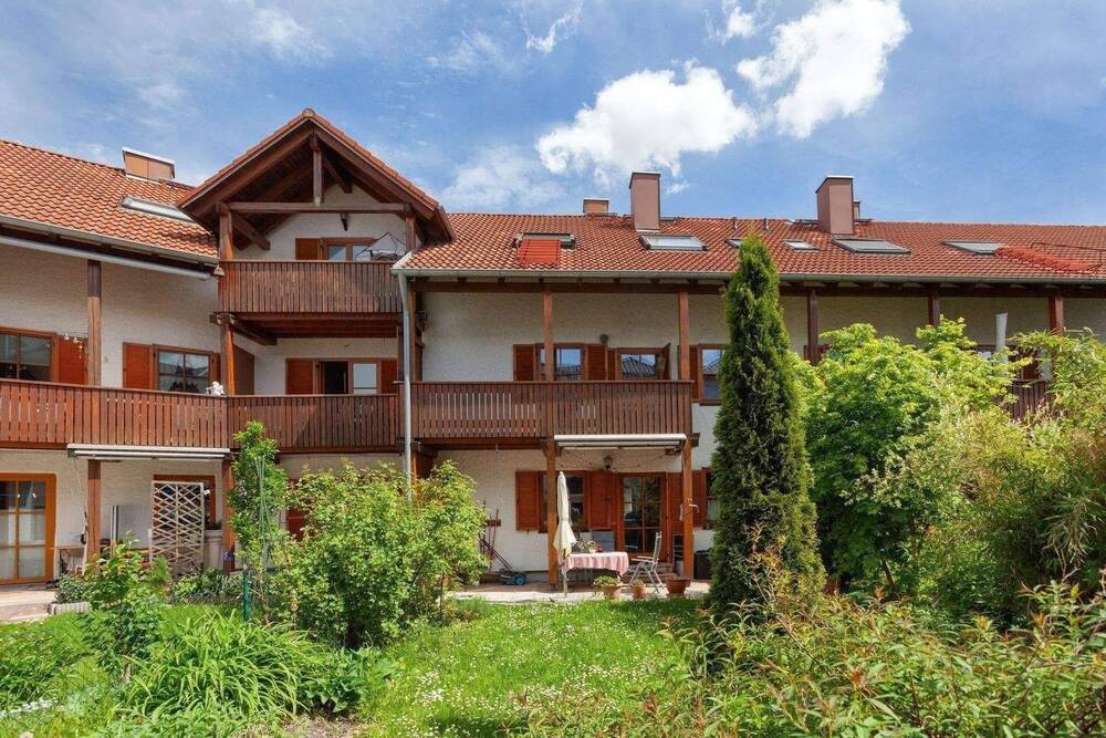 Thumbnail-FBC - Attraktive 2-Zimmer-Dachgeschoss-Wohnung (2. OG)