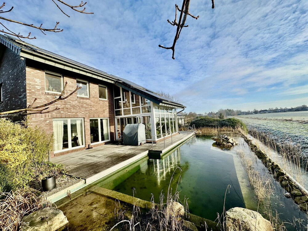 Thumbnail-Großzügiges Architektenhaus (317m2) mit Schwimmteich, Feldrandlage u. Wellnessbereich