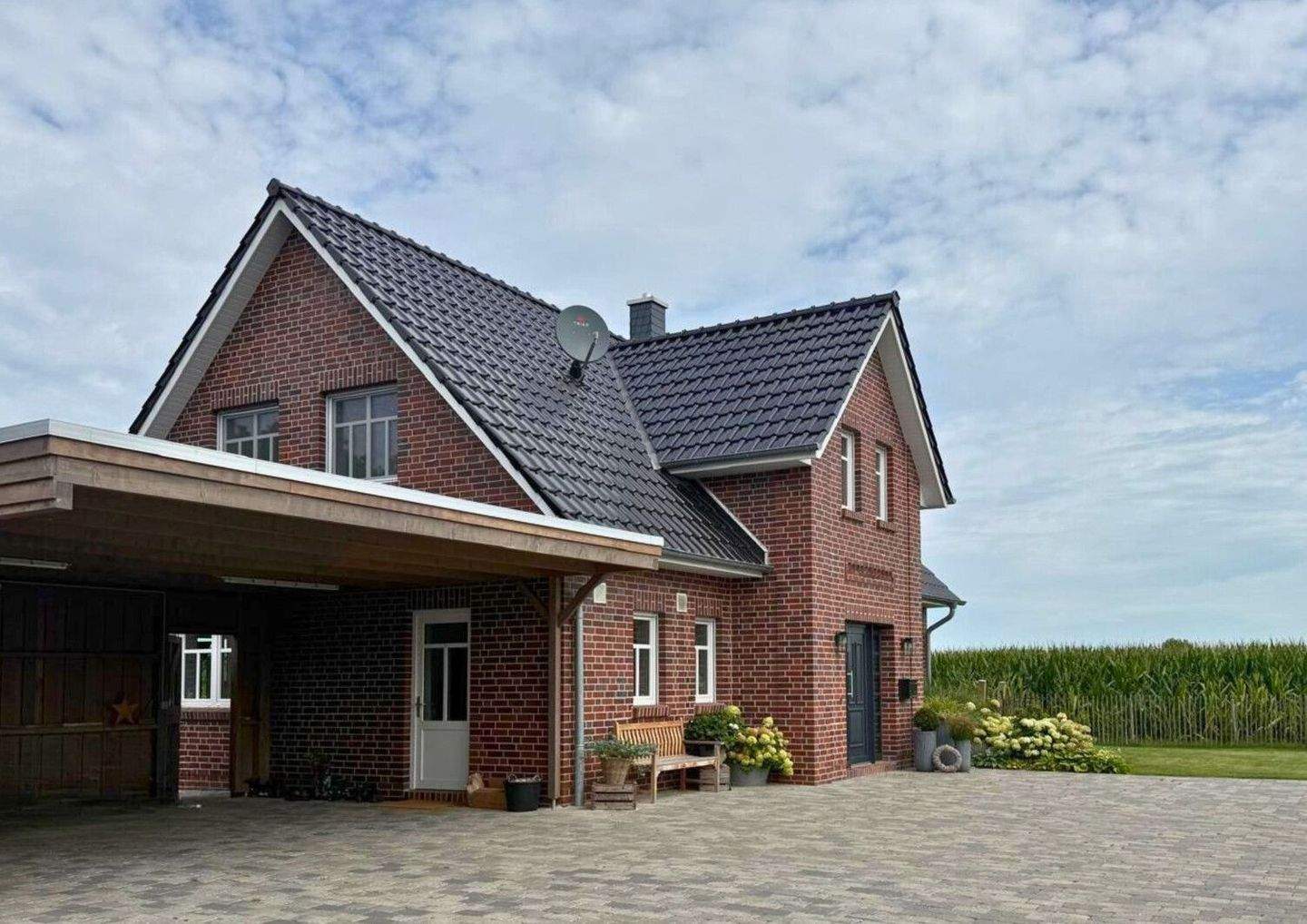 Thumbnail-Tradition trifft Moderne - Neubau Einfamileinhaus mit Friesengiebel in Ofenerdiek