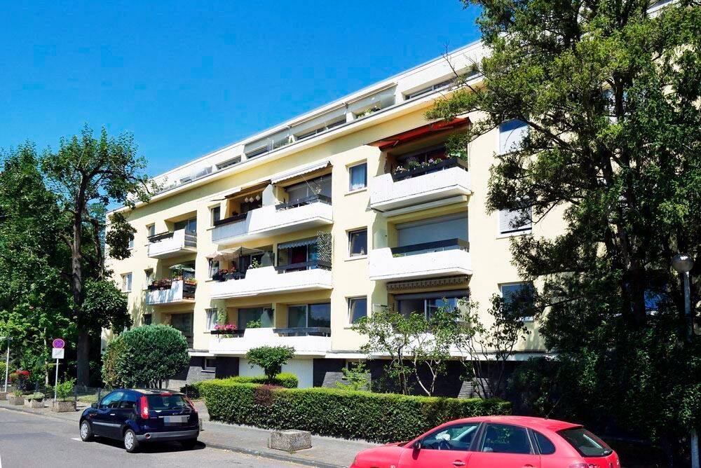 Thumbnail-Investition im Kurviertel! Solide 3 Zimmerwohnung mit Garage.