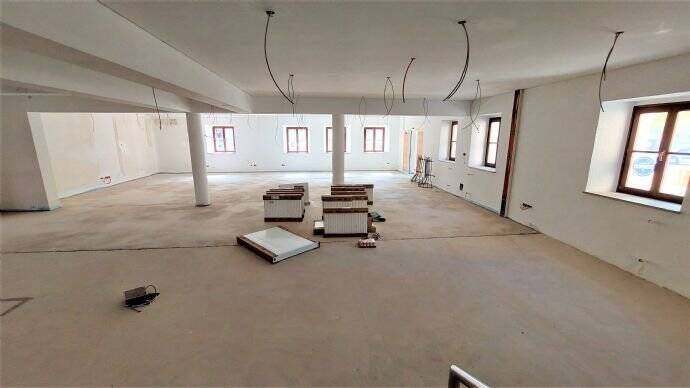 Thumbnail-Büro - Praxis - Gewerbeimmobilie in bester Lage bis zu 320m² am Schlörplatz in Weiden zu vermieten!