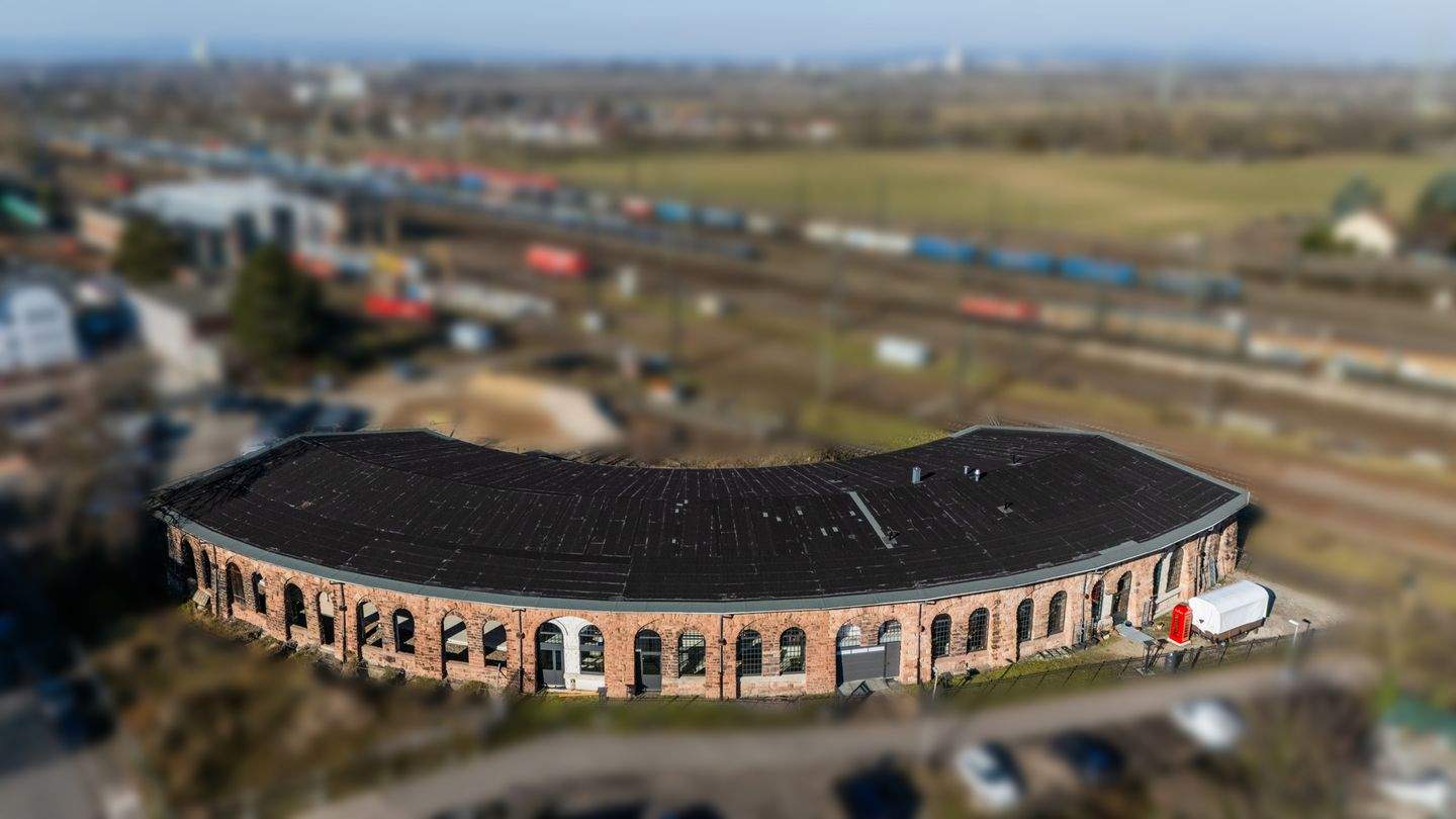Thumbnail-Exklusives Wohnen in historischem Ambiente Größte Wohneinheit im Ringlokschuppen Bischofsheim