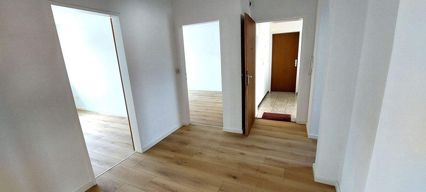 Thumbnail-3-Zimmer-Wohnung mit Dachterrasse & Markise, 86 m² Wohnfläche, neuer Küche und Garage am Hammerweg in Weiden zu vermieten