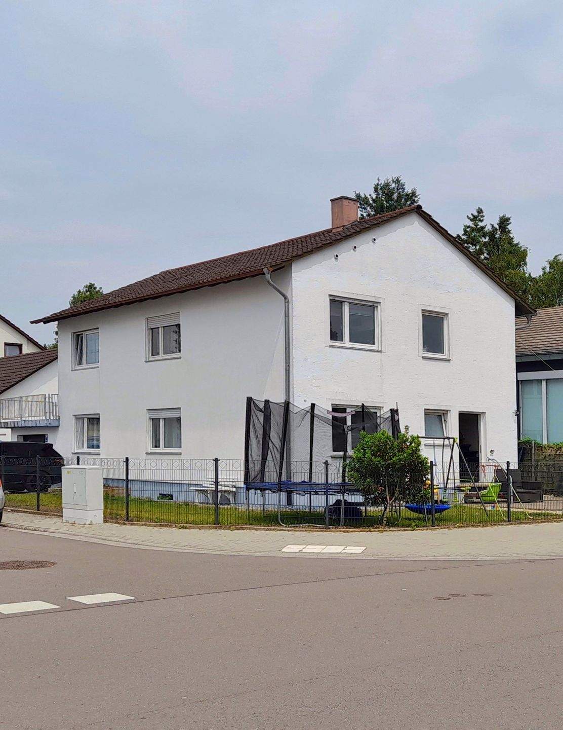 Thumbnail-Vielseitiges, modernisiertes Zweifamilienhaus mit großem Potenzial in zentraler Lage
