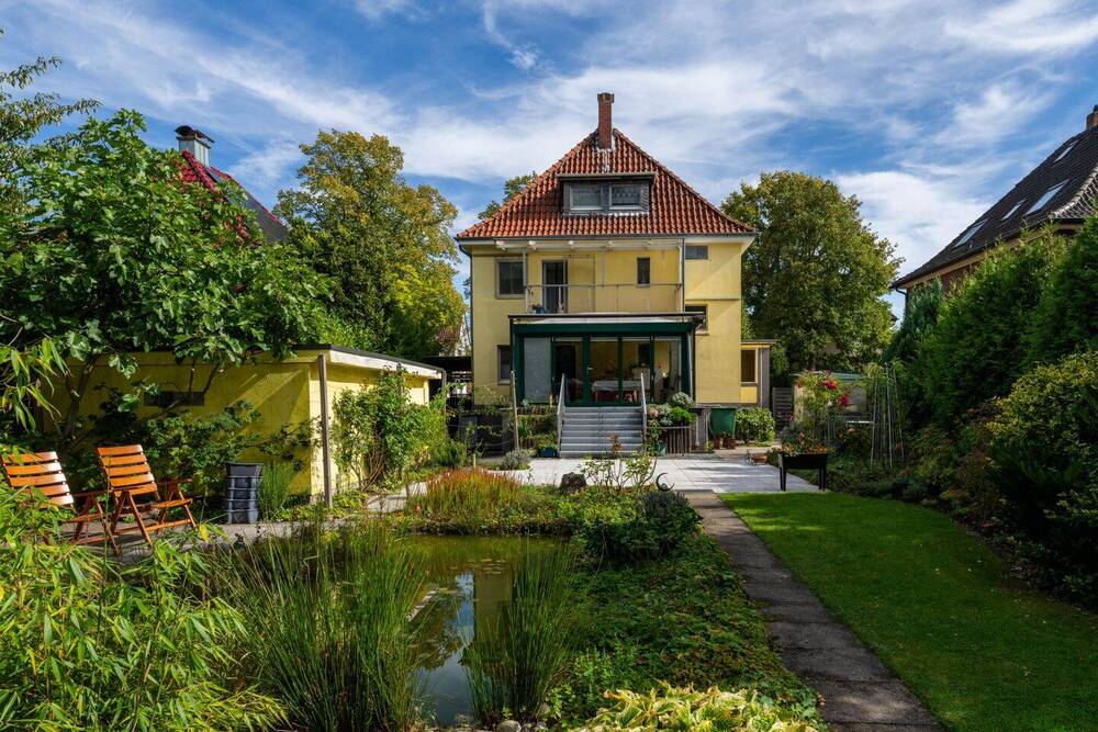 Thumbnail-Viel Raum für Ihre Träume: Großes Grundstück mit herrlichem Garten, Teich, Wintergarten und Carport