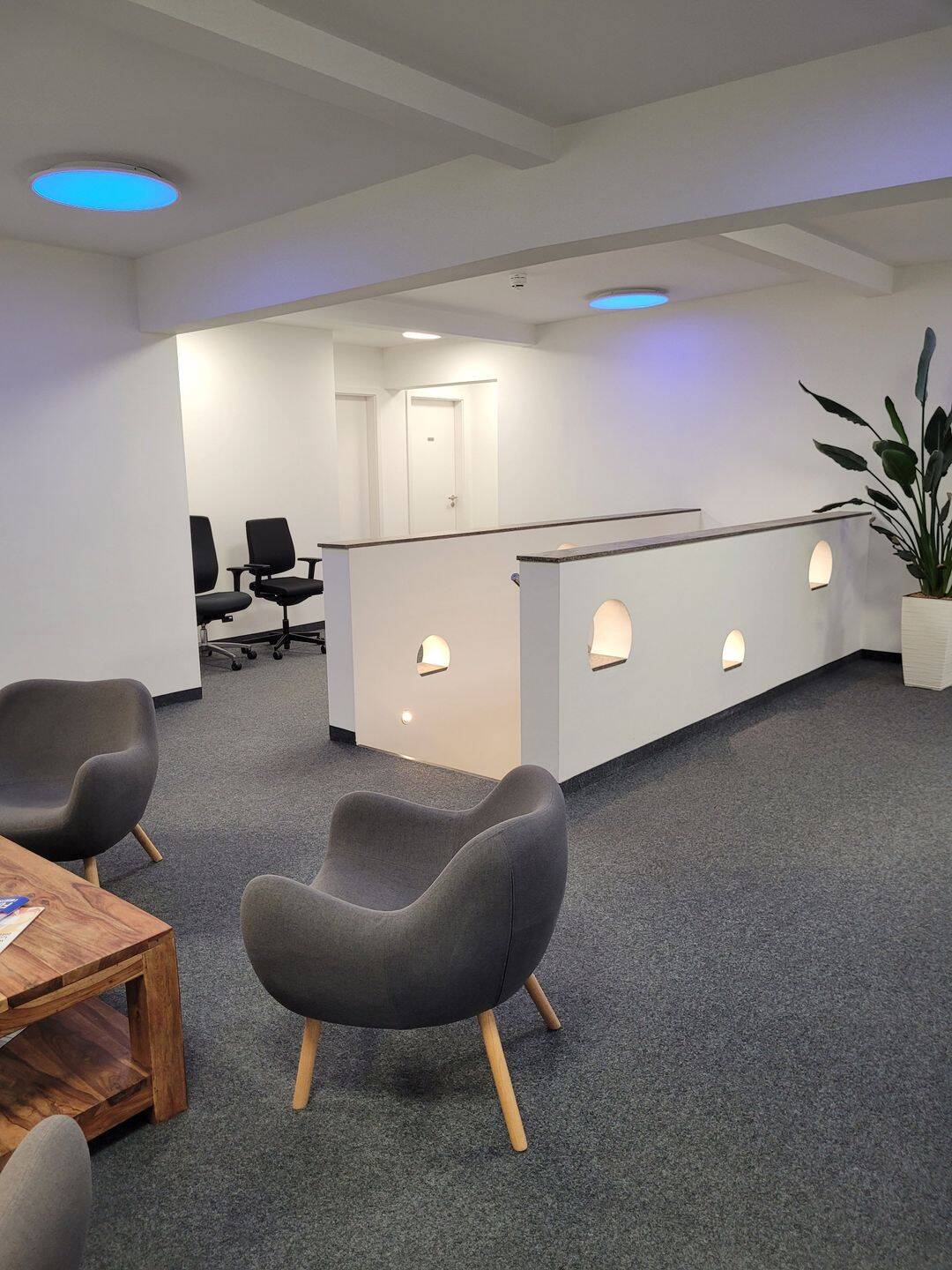 Thumbnail-Helles 200 m² Büro mit Lager - Naturblick, Parkplätze, provisionsfrei