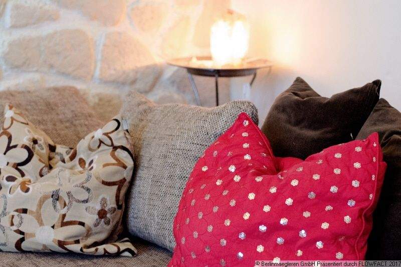 Thumbnail-Rented 5-room apartment with 2 south-west-facing balconies on Paul-Lincke-Ufer