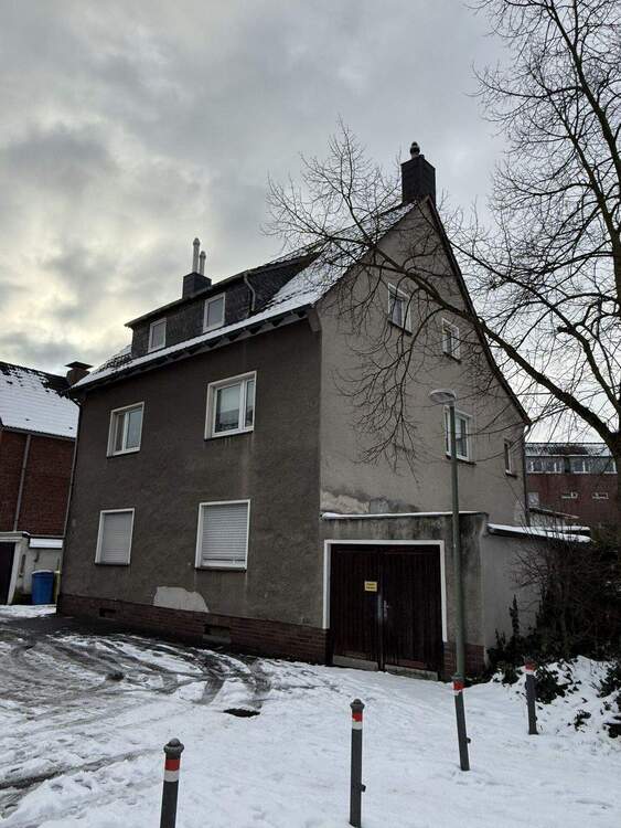 Thumbnail-Mehrfamilienhaus mit drei Wohneinheiten und genehmigtem Anbau in Neuss