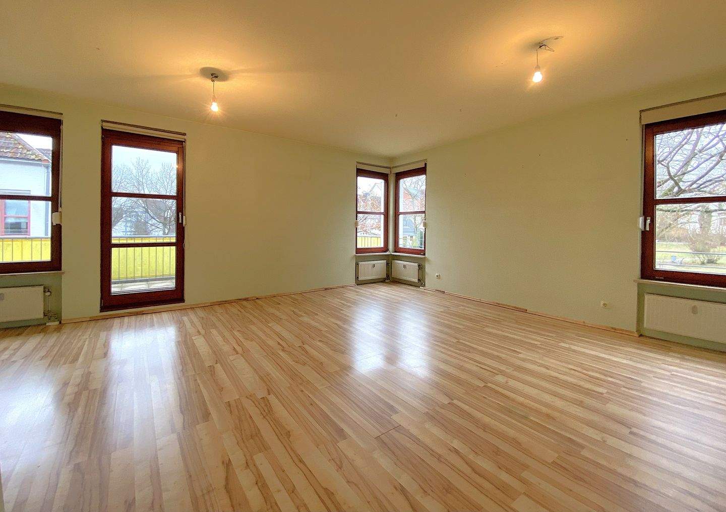 Thumbnail-Sofort bezugsfreie 4-Zimmer-Wohnung mit Südbalkon in ruhiger Lage