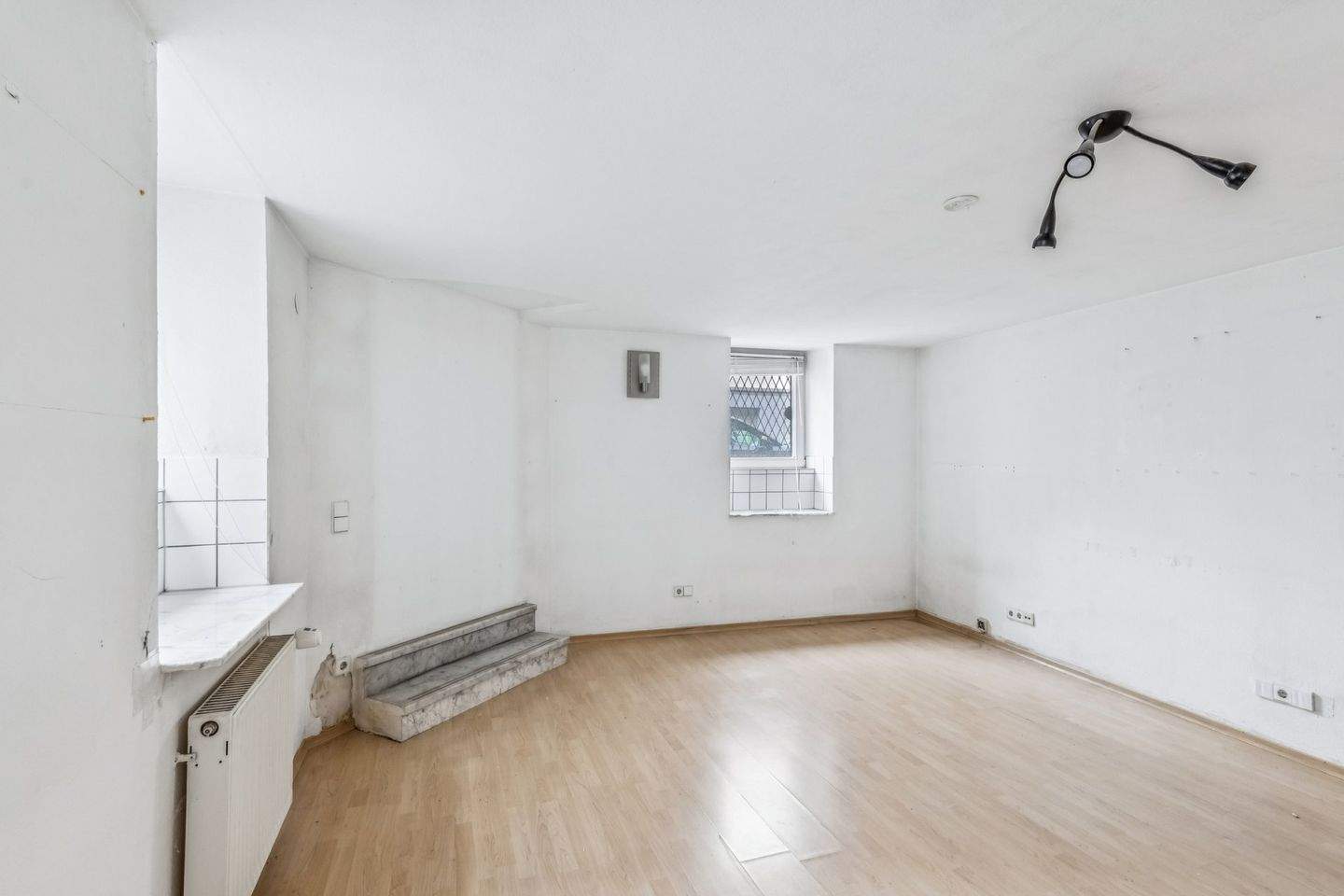 Thumbnail-Sanierungsbedürftige 2-Zimmer-Wohnung mit Potenzial in Stuttgart-West