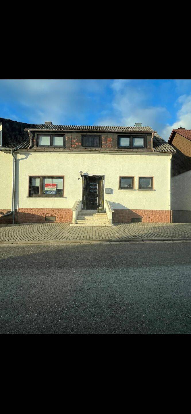 Thumbnail-Einseitig angebautes 1 Familienhaus mit Garage und Garten in 66839 Schmelz