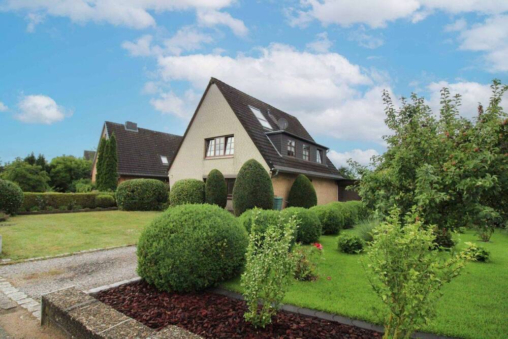 Thumbnail-Sofort bezugsfrei & charmant: 3-Zimmer-Erdgeschosswohnung mit Terrasse, Garten und Garage