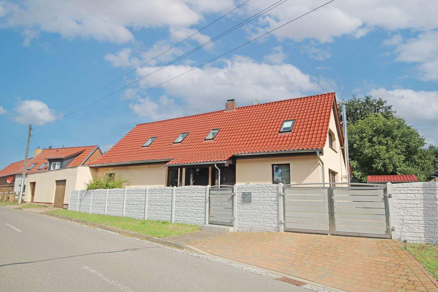 Hausansicht / Straßenseite