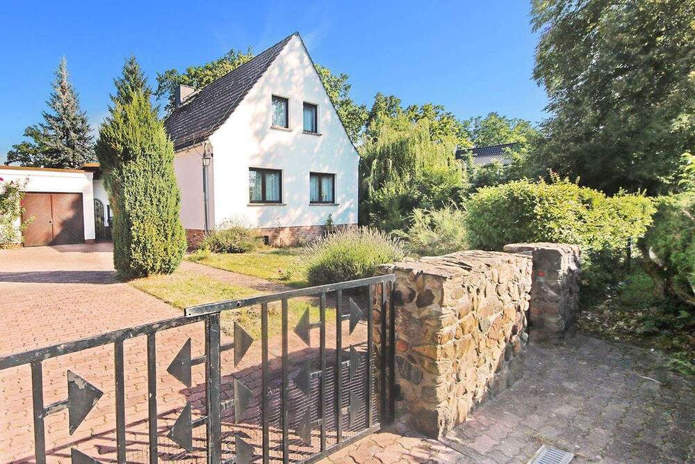 Thumbnail-Freistehendes Einfamilienhaus mit viel Potenzial in Dessau-Roßlau